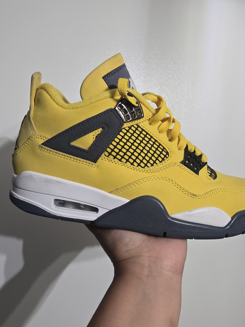 Jordan 4  Men's Yellow and Black Lifestyle Sneaker